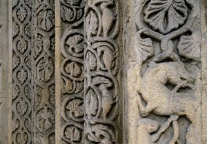Dekorative Details der Fassade der Basilika, Anfang des 12. Jahrhunderts