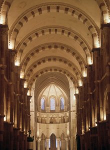 Innenansicht der Kathedrale von Vézelay von Romanesque