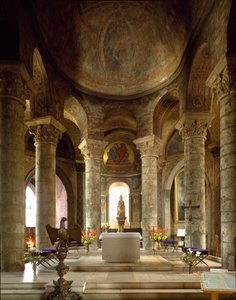 Romanische Kunst: Innenansicht der Kirche Notre Dame (Notre-Dame) la Grand, Poitiers (Wien)