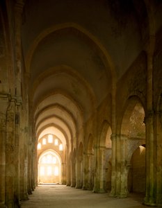 Ansicht des Kirchenschiffs der Zisterzienserabtei, gegründet im 12. Jahrhundert von Romanesque