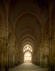 Ansicht des Kirchenschiffs der Zisterzienserabtei, gegründet im 12. Jahrhundert von Romanesque