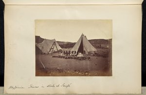 Abessinien. Diebe in Stocks bei Senafe. von Ronald Ruthven Leslie Melville