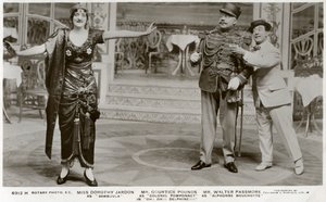 Mitglieder der Besetzung von Oh! Oh! Delphine!!!, ca. 1916 von Rotary Photo