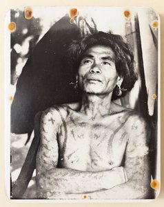 Ein tätowierter Ifugao aus dem Kababuyan-Distrikt von Roy Barton
