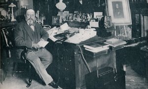 König Edward VII. in seinem Arbeitszimmer im Marlborough House, London, ca. 1904-1911 von Russell and Sons