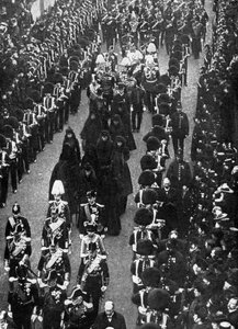 Die königlichen Trauernden folgen dem Trauerzug vom Osborne House zum Trinity Pier, 1901