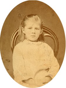 Porträt von Lyubov F. Dostoyevskaya, Tochter des Autors Fjodor Michailowitsch Dostojewski von Russian Photographer
