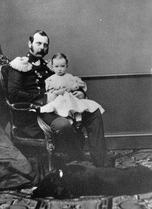 Porträt von Kaiser Alexander II. von Russland mit Sohn, Großfürst Paul Alexandrowitsch von Russland von Russian Photographer