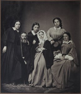 Porträt des Autors und Lexikographen Wladimir Dahl mit Familie von Russian Photographer