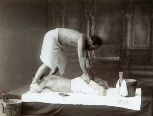 Das orientalische Bad. Massage. Albumin Foto von Dmitri Ivanovich Yermakov (1845-1916)