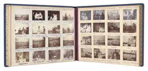 Die russische kaiserliche Familie, Seite aus einem Fotoalbum, ca. 1897-99 (s/w Foto) von Russian Photographer