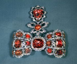 Schleifenbrosche mit Brillantschliff-Diamanten und Spinellen, von Pfisterer, 1764 (Gold, Silber, Diamanten und Spinelle) von Russian School