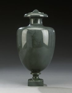 Einer von zwei Kalkan-Vasen, Peterhof, ca. 1800 von Russian School