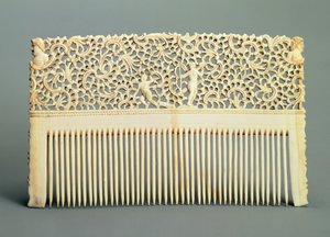 Ornamentaler Kamm mit Zähnen auf einer Seite, aus Kholmogory, Mitte des 18. Jahrhunderts von Russian School