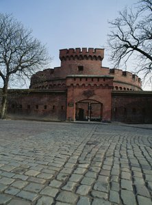Ansicht des Dohna-Turms, in dem sich das Bernsteinmuseum befindet von Russian School