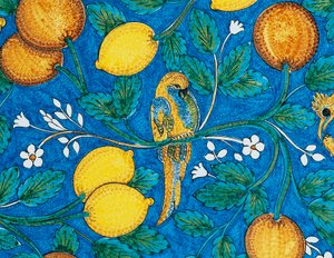 Zitrusfrüchte, Blumen und Vögel auf blauem Hintergrund, dekoratives Detail von Tisch, Lavastein-Majolika, Salvatore Gurreri Herstellung, Caltagirone, Sizilien, Italien, 20. Jahrhundert