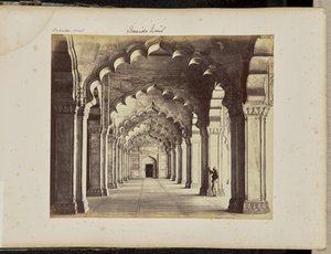 Agra; Innenansicht der Motee Musjid, zeigt das mittlere Schiff von Samuel Bourne