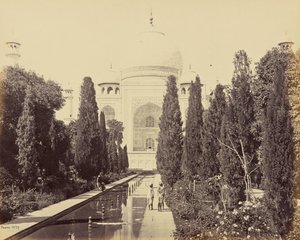 Agra: Das Taj Mahal, vom Springbrunnen aus gesehen von Samuel Bourne