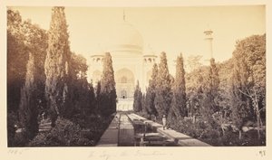 Agra; das Taj Mahal, vom Brunnen aus gesehen von Samuel Bourne