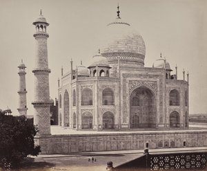 Agra. Blick auf das Taj Mahal von einer Ecke des Innenhofs von Samuel Bourne