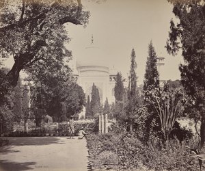 Agra. Blick vom Garten auf das Taj Mahal von Samuel Bourne