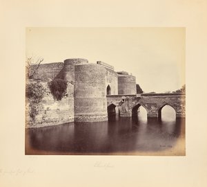 Bhurtpore; das Haupttor der Festung von Samuel Bourne