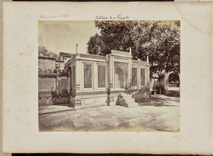 Delhi; Das Grab von Mirza Jehangir. Dies ist ein Stück wunderschöner Marmorarbeit von Samuel Bourne