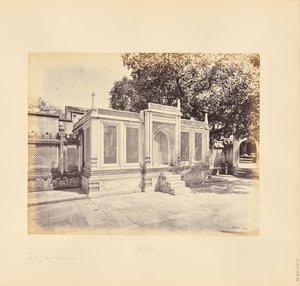 Delhi; das Grabmal von Mirza Jehangir. Dies ist ein Stück wunderschöner Marmorschnitzerei von Samuel Bourne