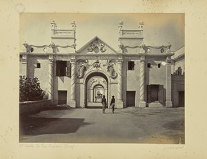 Lucknow: Das Meerjungfrauentor, Kaiser Bagh von Samuel Bourne