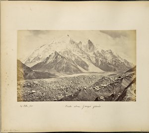 Kette schneebedeckter Gipfel über dem Gangootri-Gletscher von Samuel Bourne