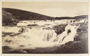 Stromschnellen am Pykara unterhalb der Brücke (Nilgiri Hills) von Samuel Bourne