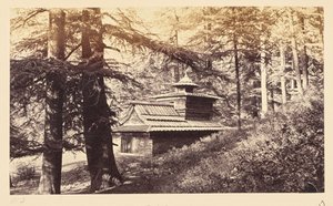 Simla; Tempel in der Nähe des Wasserfalls von Samuel Bourne