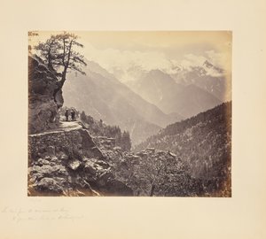 Der Blick von der neuen Straße bei Pangi - die großen Chini-Gipfel im Hintergrund von Samuel Bourne