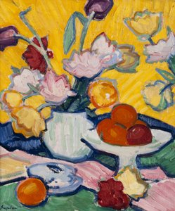 Tulpen in einer Keramikvase
