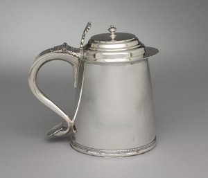 Bierkrug, um 1710 von Samuel Vernon
