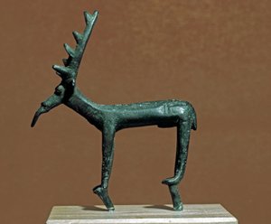 Nuragische Kultur (Nuraghi) Sardinien: Bronzestatuette eines Iglesias-Hirsches. 8.-7. Jahrhundert v. Chr. Cagliari, Museo Nazionale Archeologico, Sardinien, Italien