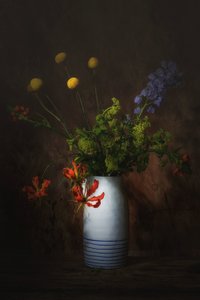 Elegantes Blumenstillleben