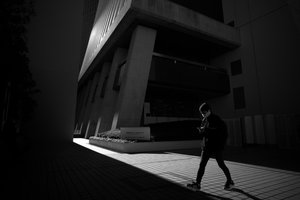 Städtischer Pfad im Licht