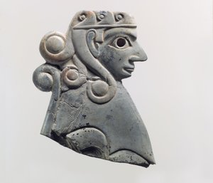 Möbelplakette: weibliche Sphinx mit Hathor-Stil Locken, ca. 18. Jahrhundert v. Chr. (Nilpferd-Elfenbein) von School Anatolian