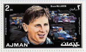 VAE-Briefmarke, die den neuseeländischen Rennfahrer Bruce McLaren (1937-1970) darstellt von School Arabic