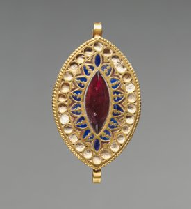 Mandel-förmiger Anhänger, 400-600 von School Byzantine