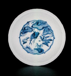 Blau-weiße Kraak-Untertassenschale mit Hirschen in einer Landschaft, Wanli von School Chinese