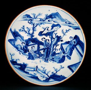 Schale bemalt in Unterglasurblau mit Figuren von Damen, Übergangszeit, ca. 1640 von School Chinese