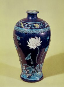 Ming-Vase mit Dreifarben-Dekoration von School Chinese