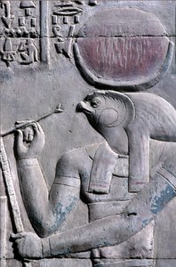 Altes Ägypten, Wandmalerei/-schnitzerei, Horus schreibt auf Papyrusrolle, Tempel von Sebek und Horus, Kom Ombo von School Egyptian
