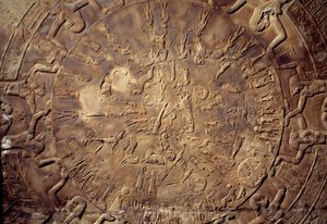 Ägyptische Antike: Detail des Tierkreises mit Reliefkonstellationen von der Decke der Ostkapelle des Osiris im Tempel der Hathor in Denderah. 30 v. Chr. Paris, Louvre Museum