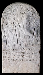 Stele aus Kalkstein, die eine Szene von Opfergaben darstellt, bedeckt mit Hieroglyphen. Regie von Osorkon I (924-889 v. Chr.). 22. Dynastie Paris, Louvre Museum