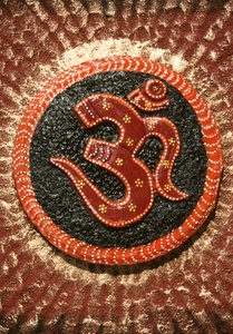 Om Gipsmalerei, Gujarat, Indien