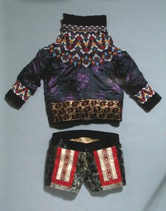 Frauenjacke und Shorts, aus Grönland