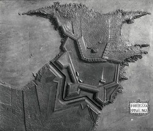 Reliefkarte der venezianischen Festung in Spinalonga, Kreta im Jahr 1619 (s/w Foto)